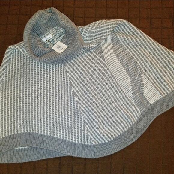 Calvin Klein Gray and White Knit Poncho - Picture 1 of 6
